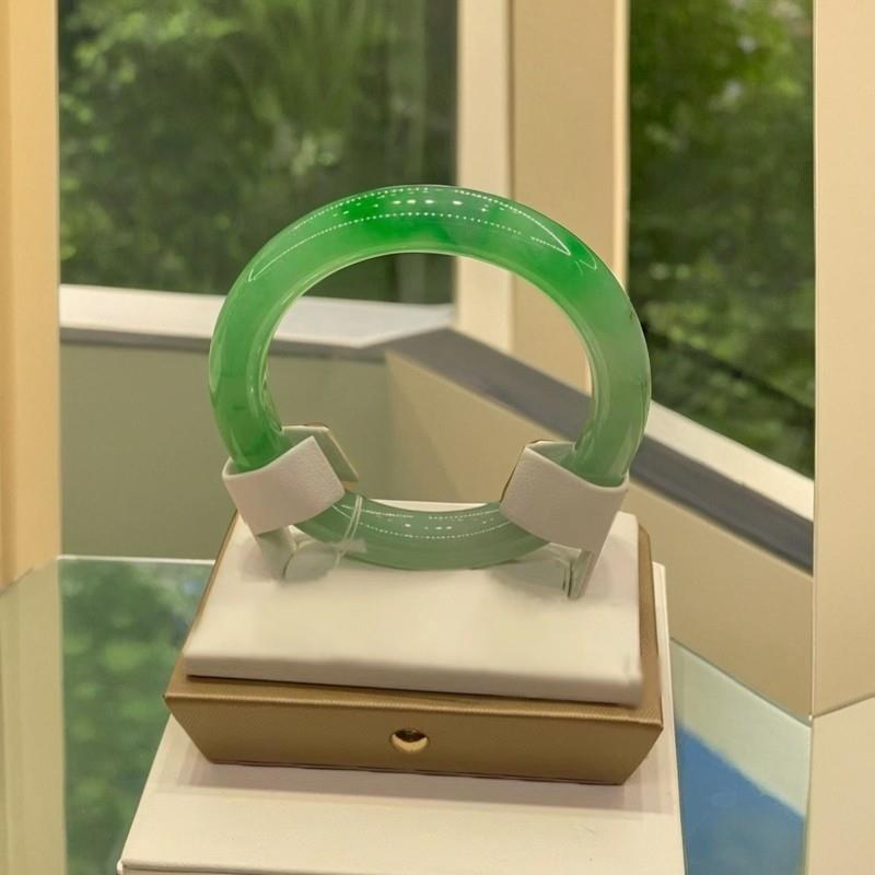 缅甸老坑翡翠手镯飘花阳绿玉镯正圈冰种飘绿贵妃镯少女款玉手镯