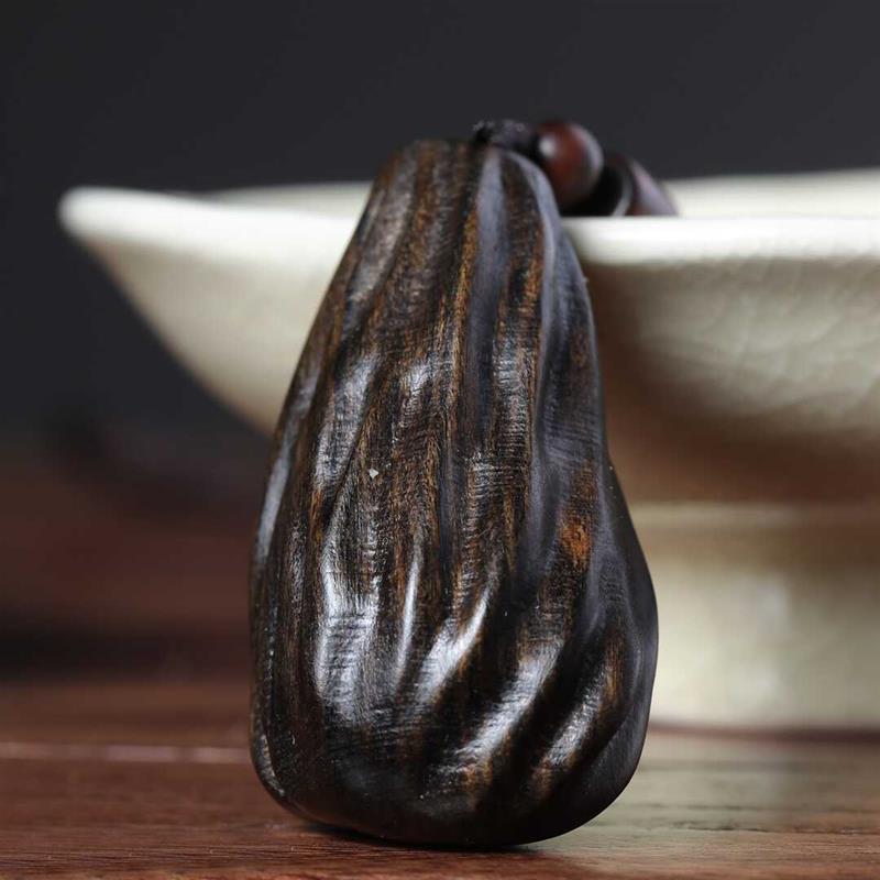 吉祥】天然越南芽庄沉香木随型虫漏吊坠黑油奇楠老料随身挂件手把