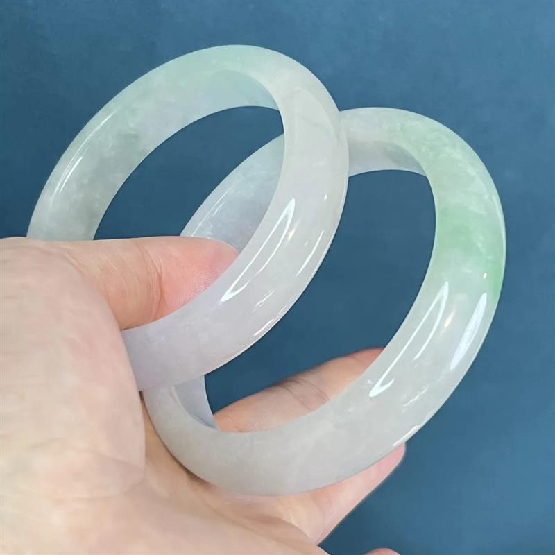 缅甸翡翠贵妃玉手镯冰种浅绿翡翠手镯冰飘花玉镯子旺夫女款送礼