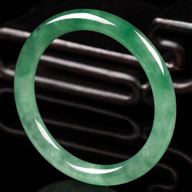 翡翠玉石细圆条贵妃手镯飘花浅绿阳绿冰种女款天山翠玉手镯送人