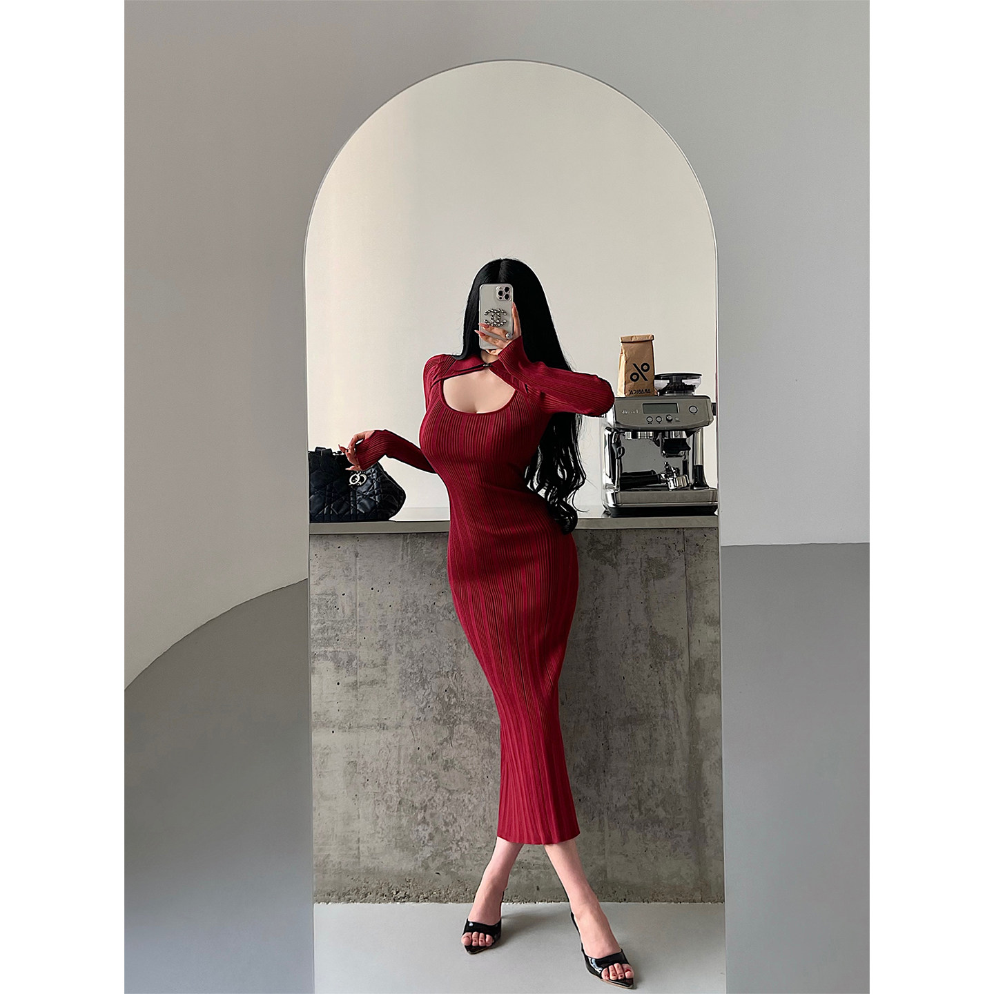 YoungGirlDay东方鸢尾性感胸前镂空翻领长袖针织包臀中长款连衣裙