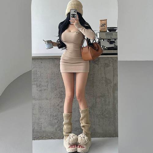 纯欲性感德绒包臀连衣裙含胸垫