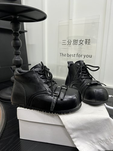 英伦风真皮圆头平底内增高骑士靴女2026年秋季新款百搭高帮休闲鞋
