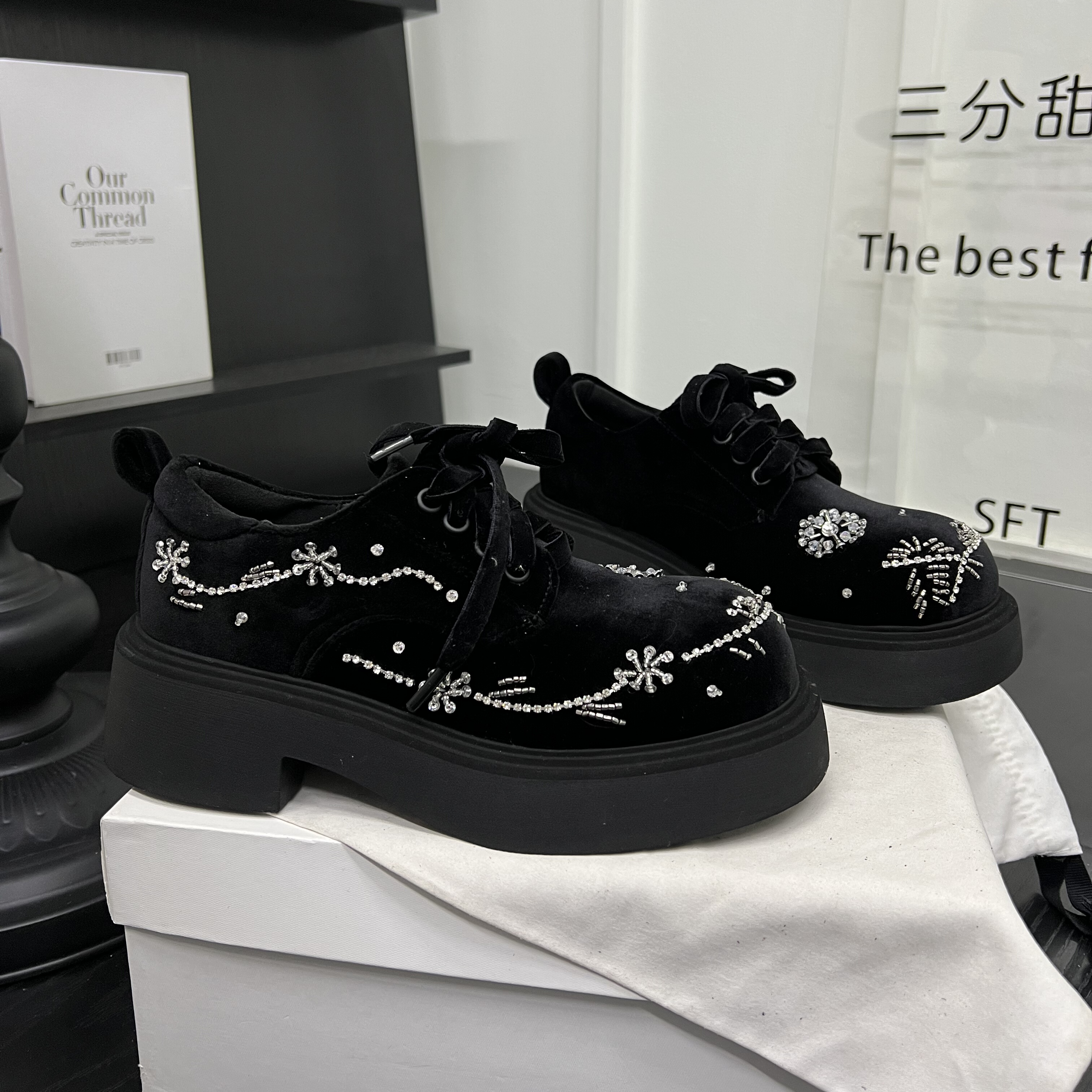 欧洲站2026年春季新款丝绒百搭水钻乐福鞋女圆头系带平底休闲鞋潮,女鞋,乐福鞋（豆豆鞋）,淘宝优惠券,粉丝福利购,淘宝优惠卷