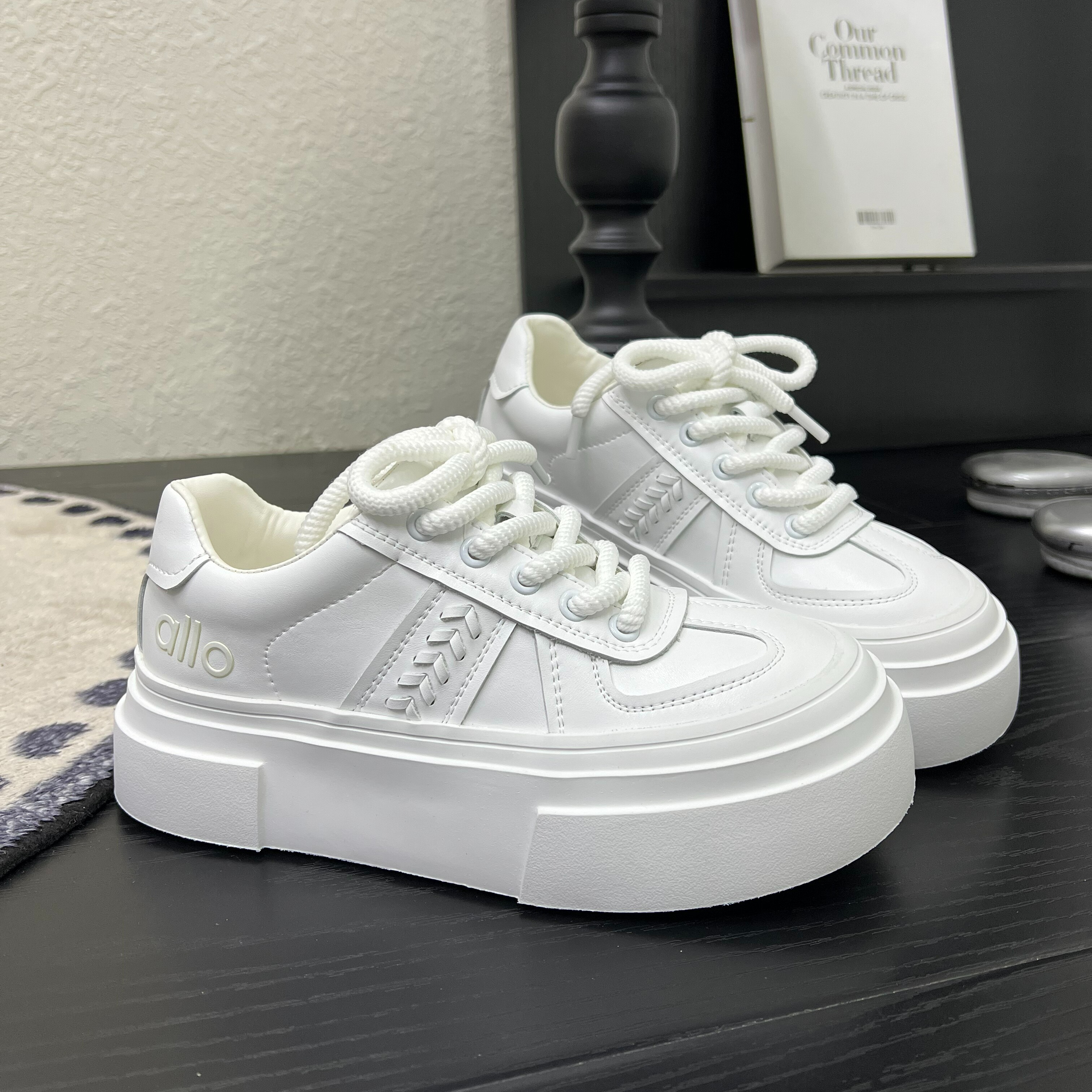 韩版厚底真皮小白鞋板鞋女2026年新款爆款百搭增高小个子休闲单鞋