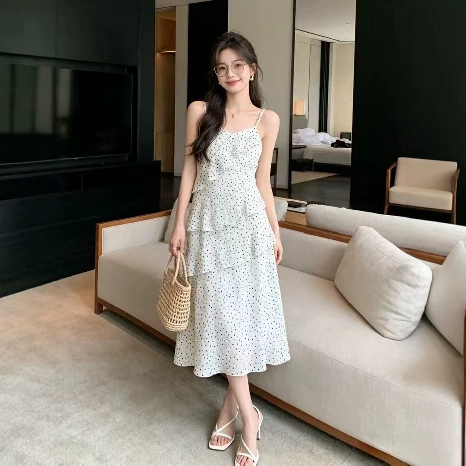 法式波点木耳边吊带连衣裙女2026夏季荷叶边显瘦气质温柔中款长裙