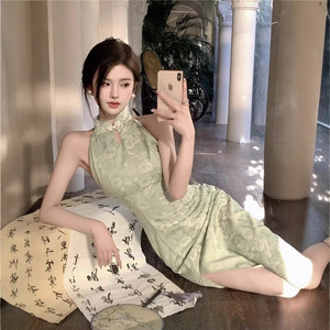 新中式绿色挂脖改良旗袍连衣裙