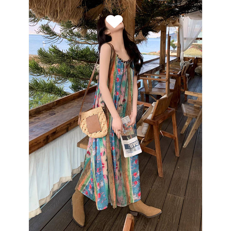 海边度假法式复古碎花吊带连衣裙
