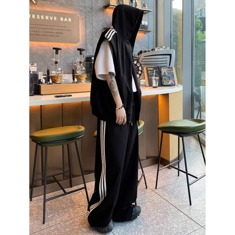 三条杠男春秋垫肩连帽卫裤套装
