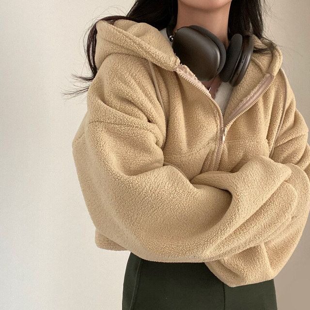 秋冬加厚保暖连帽羊羔绒外套女