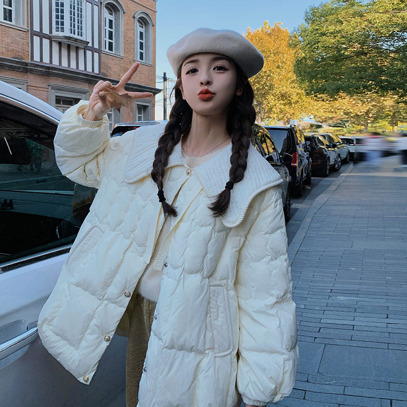 超好看白色娃娃领短款羽绒服