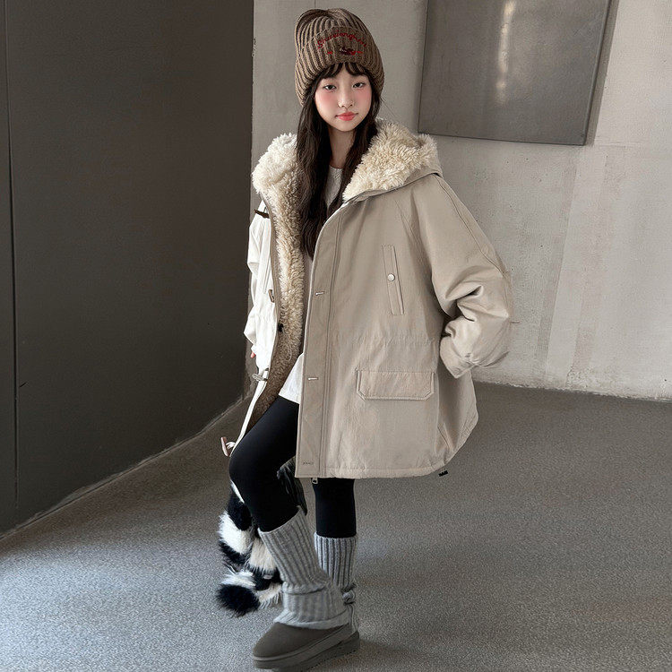 女童冬季2026款加厚毛领棉服中长款连帽牛角扣派克服米色外套冬装