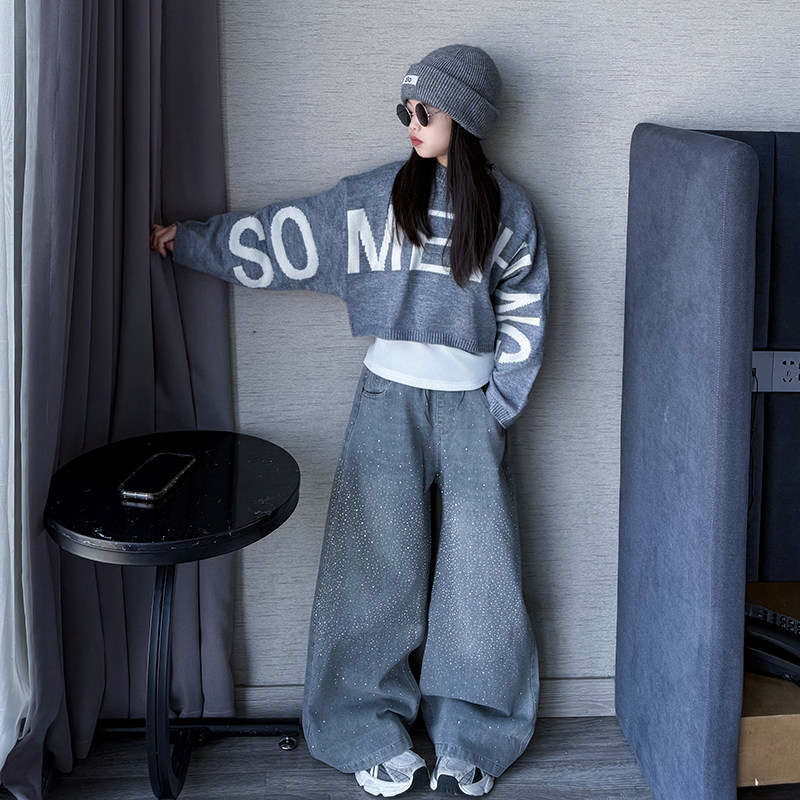 女童2026春冬款新款时尚字母针织毛衣打底衫烫钻牛仔裤阔腿裤套装