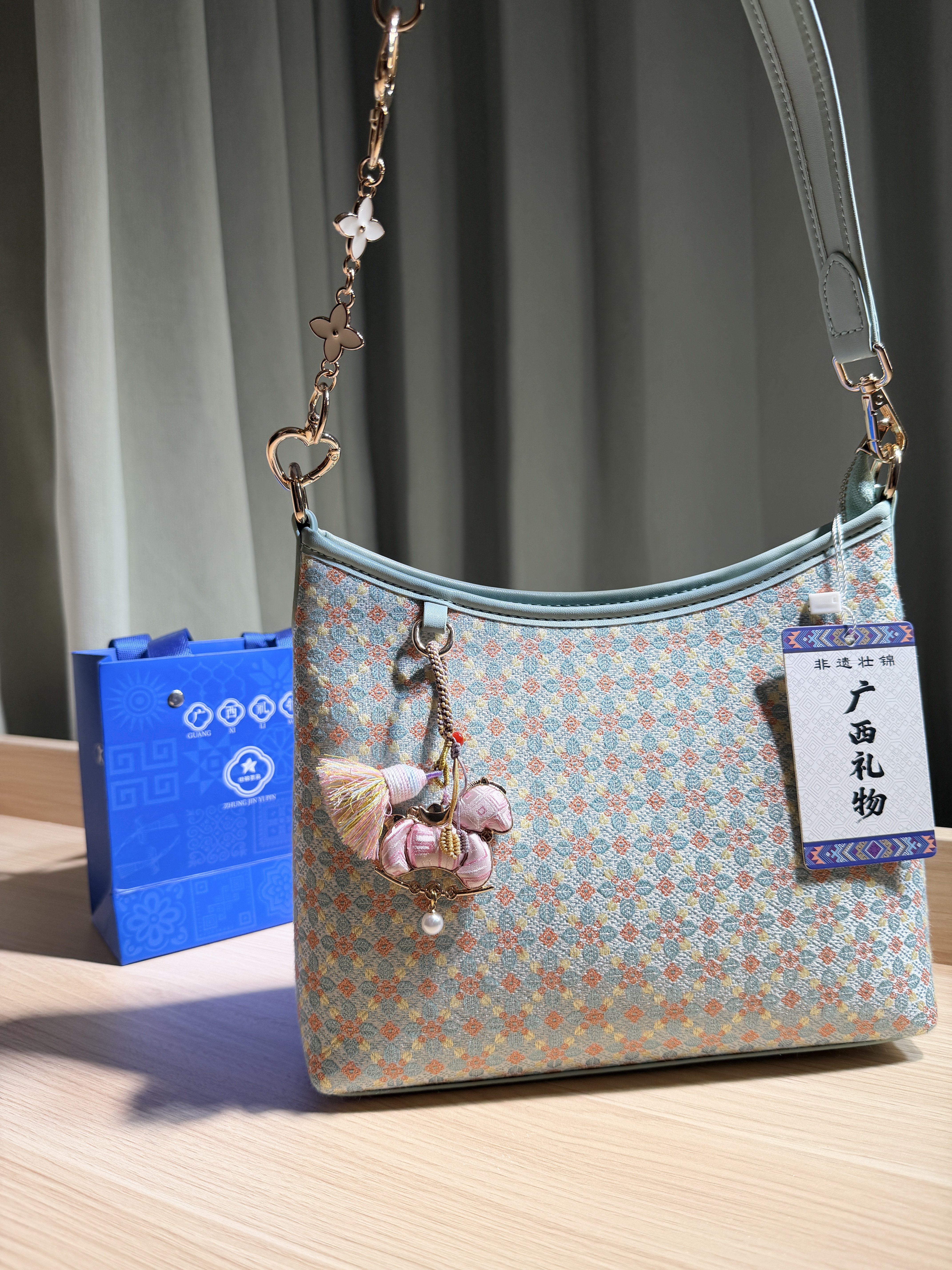 广西礼物壮锦包包中号流浪包桂花纹