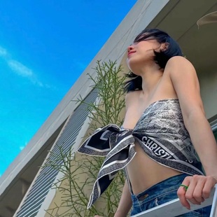 新款90cm围巾女内搭外穿夏季旅游拍照ins辣妹大方巾丝巾抹胸上衣