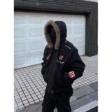 黑色