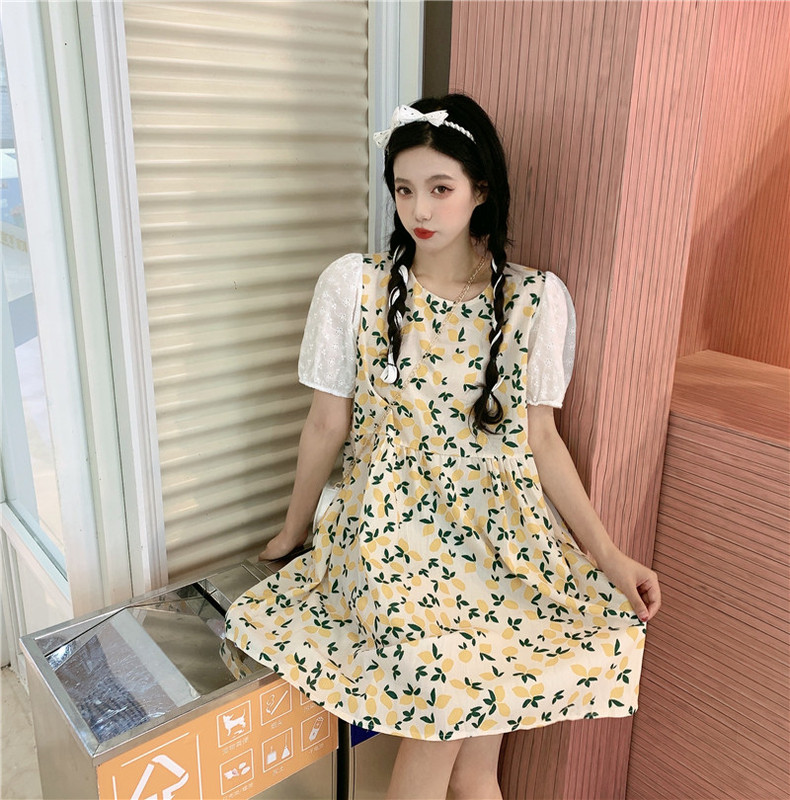 A real picture of a princess dress with idyllic fragmentary flowers