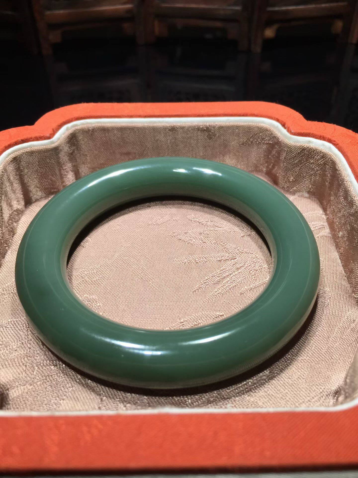 碧玉圆条手镯 天然粉青