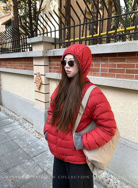 草莓跳 90白鸭绒连帽轻薄排骨羽绒服女冬季宽松保暖加厚短款外套