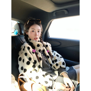 草莓跳 黑白波点立领羊羔毛外套女冬季宽松保暖加厚毛绒减龄上衣