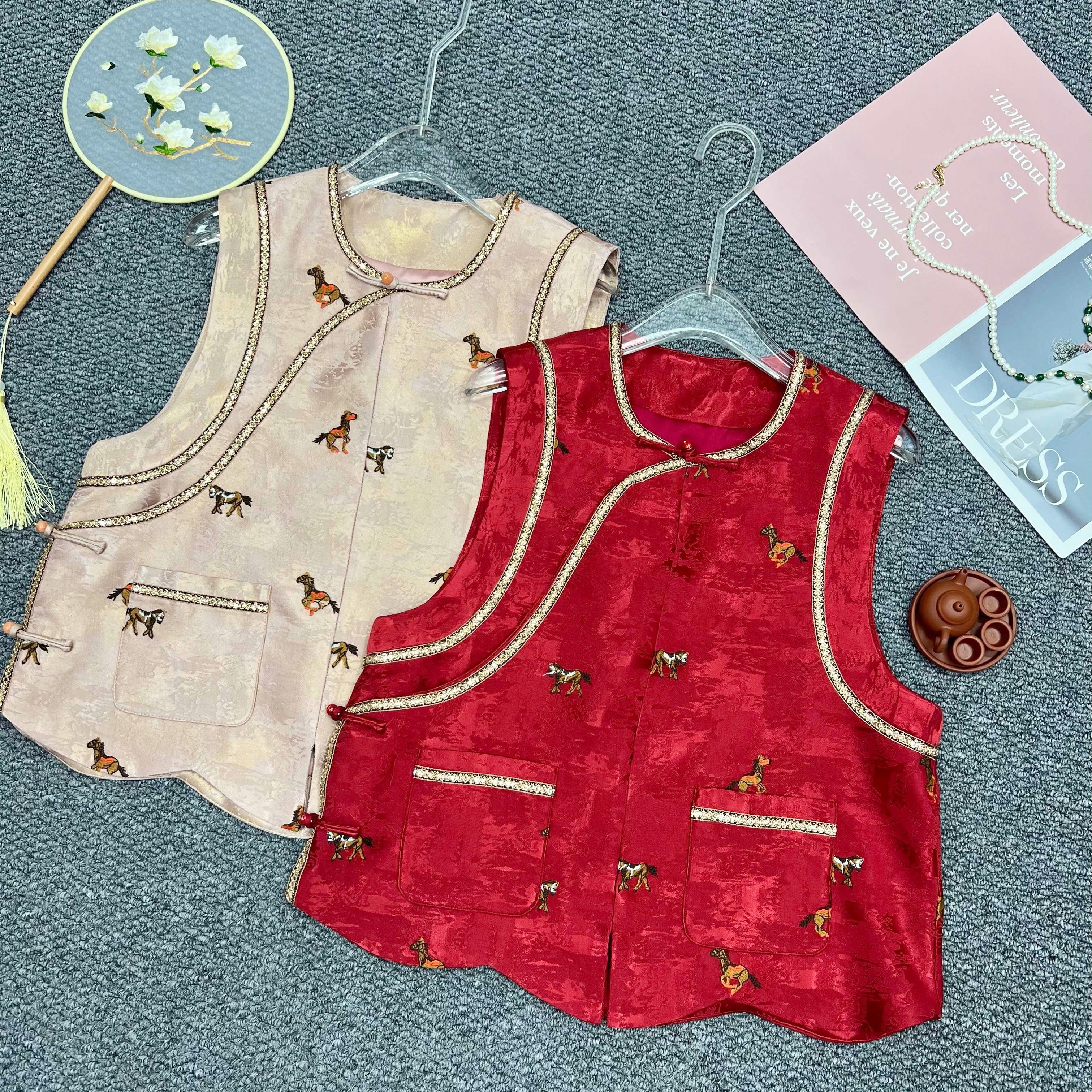南油精品2026春季新款新中式国风复古高级感轻奢温柔小马刺绣马甲
