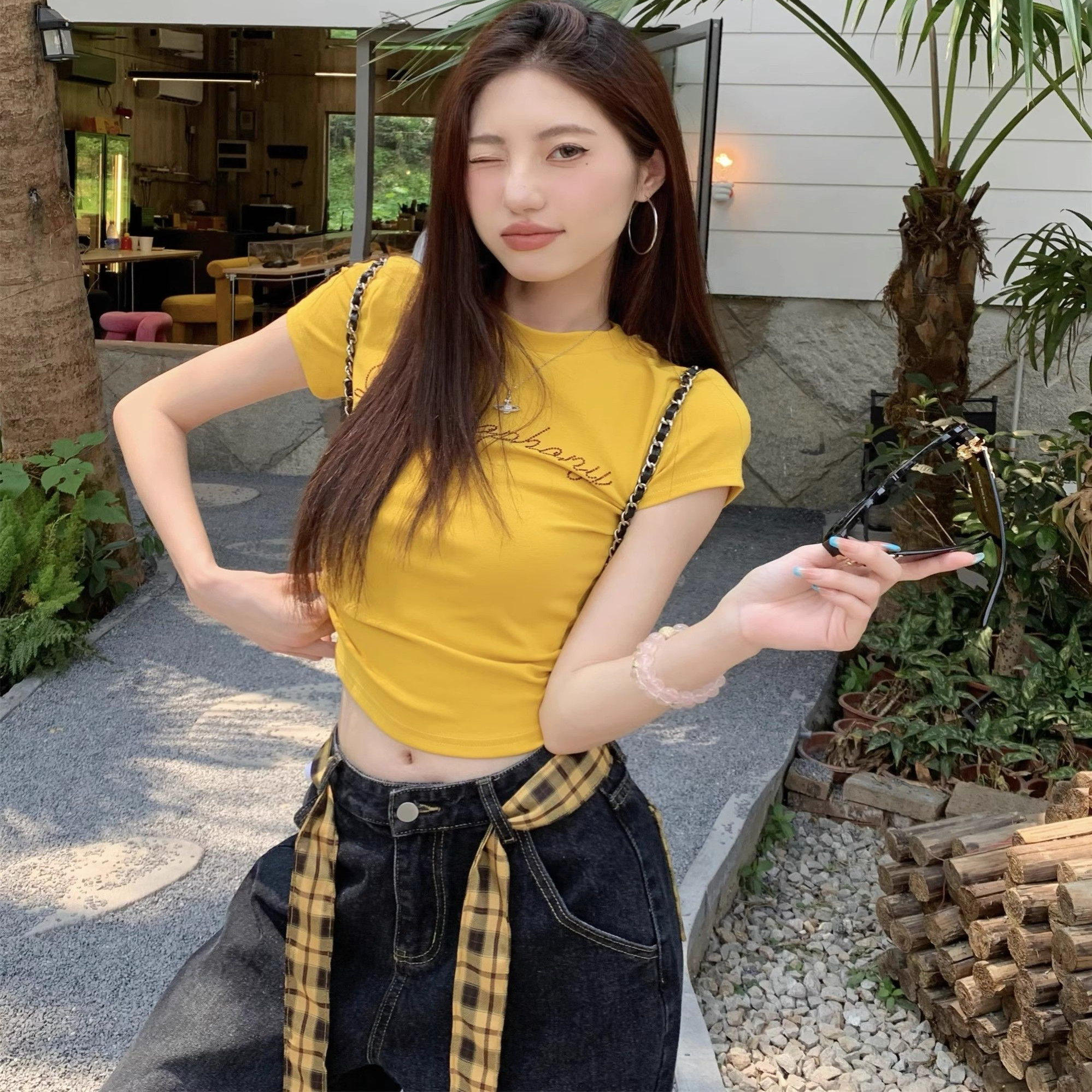 黄色字母烫钻正肩短袖t恤女夏季修身显瘦美式辣妹短款设计感上衣