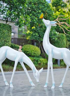抽象梅花鹿玻璃钢公园户外大型雕塑园林草坪景观卡通装饰白鹿摆件