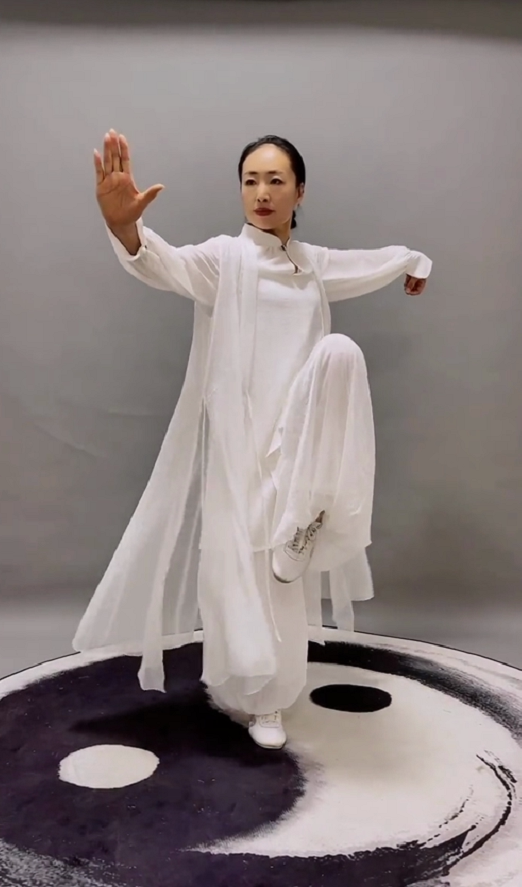 马蕾太极新款夏季薄款宽松长款红绿白太极服练功服晨练披纱飘逸