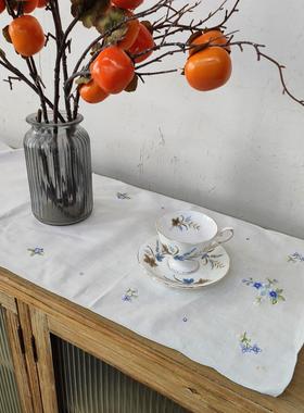 H229 刺绣 长方桌旗 白色蓝边蓝花 棉质80*34cm