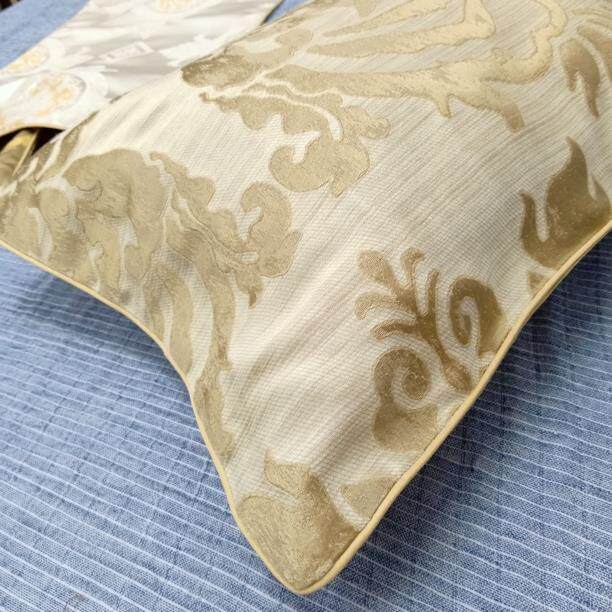 J025 金色提花腰枕套一个 32&times;56cm