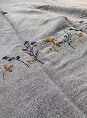 H110-2 灰色刺绣盖毯140*180cm