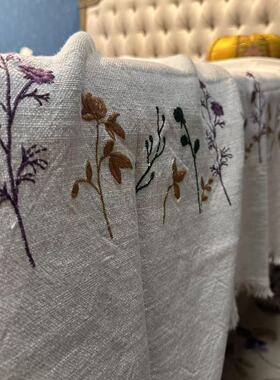 H110-1 米色刺绣盖毯140*180cm