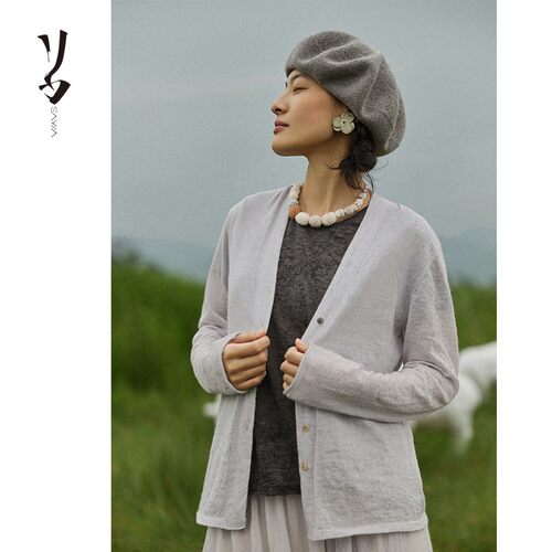 80支精纺羊绒贝壳扣对领开衫显瘦