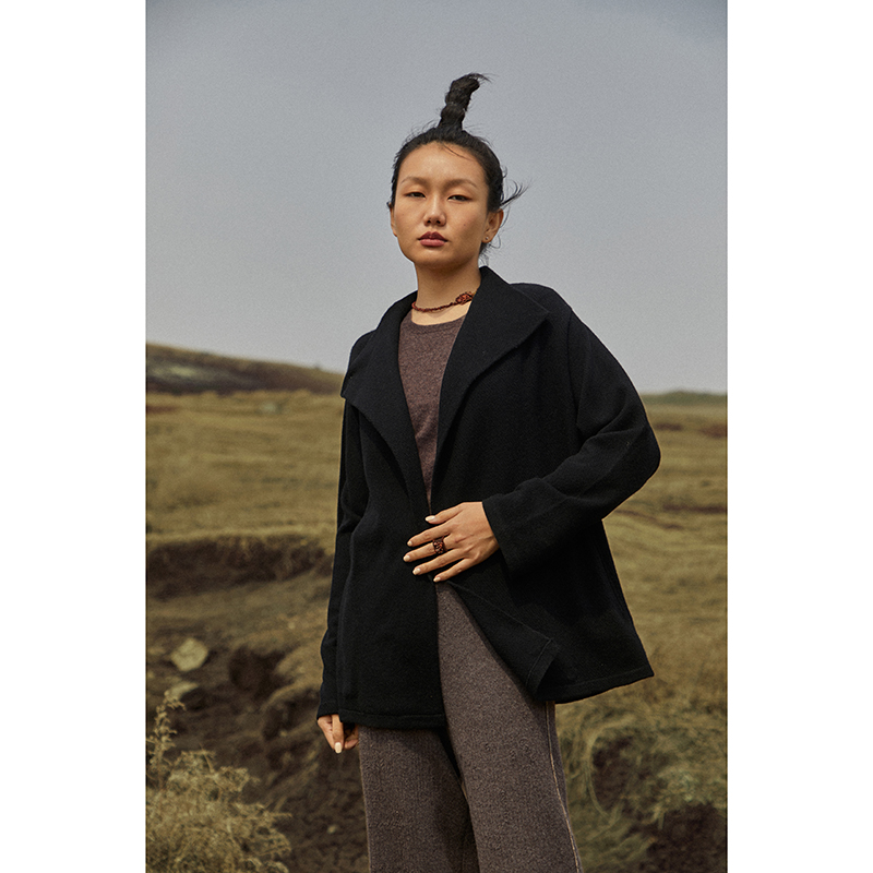 小桂花针翻领羊绒抽绳外套