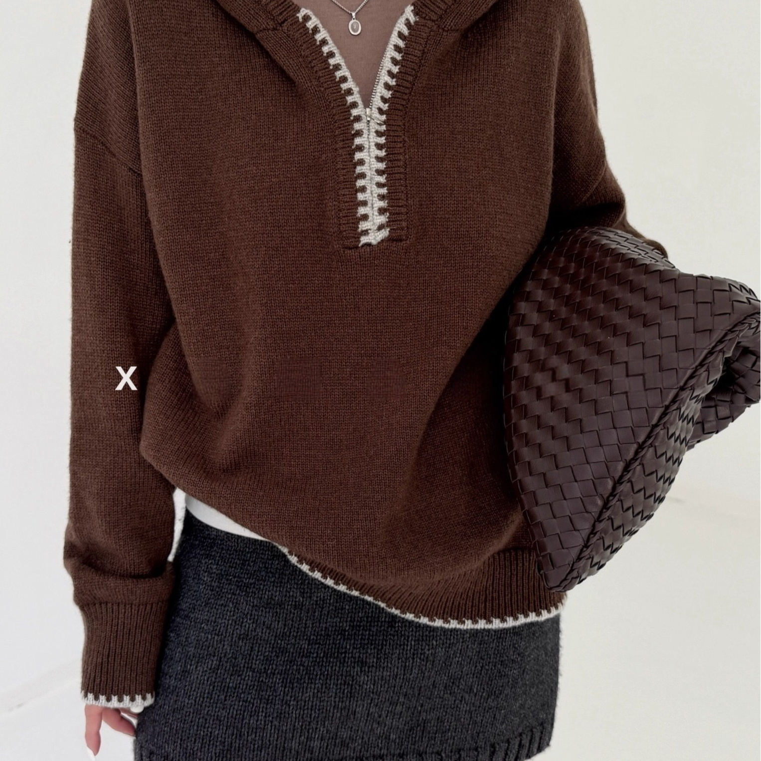 慵懒风咖色宽松连帽毛衣