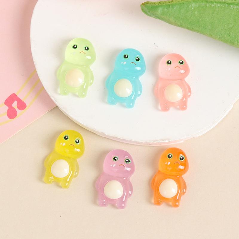 夜光可爱小奶龙恐龙diy奶油胶自制壳树脂配件冰箱贴发夹材料