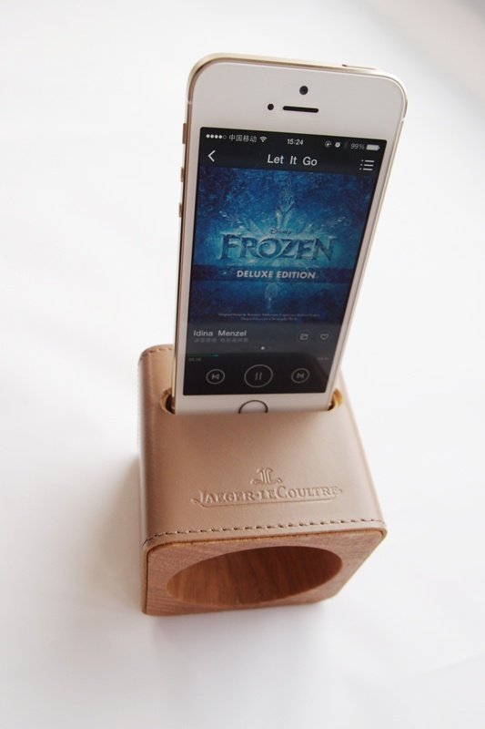 积家Jaeger LeCoultre 2014日内瓦钟表沙龙SIHH iPhone5-5S扩音架在类目 3C数码配件, 数码周边, 其它电池中 - 来自Buy2taobao.com提供专业的淘宝代购服务