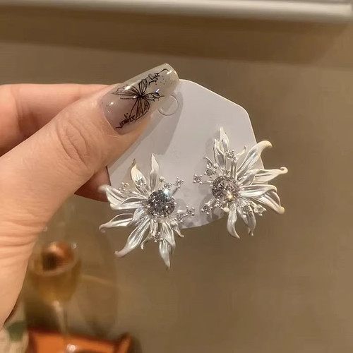 奥特莱斯折扣店撤柜轻奢银色锆石立体花朵耳钉气质outlets女配饰