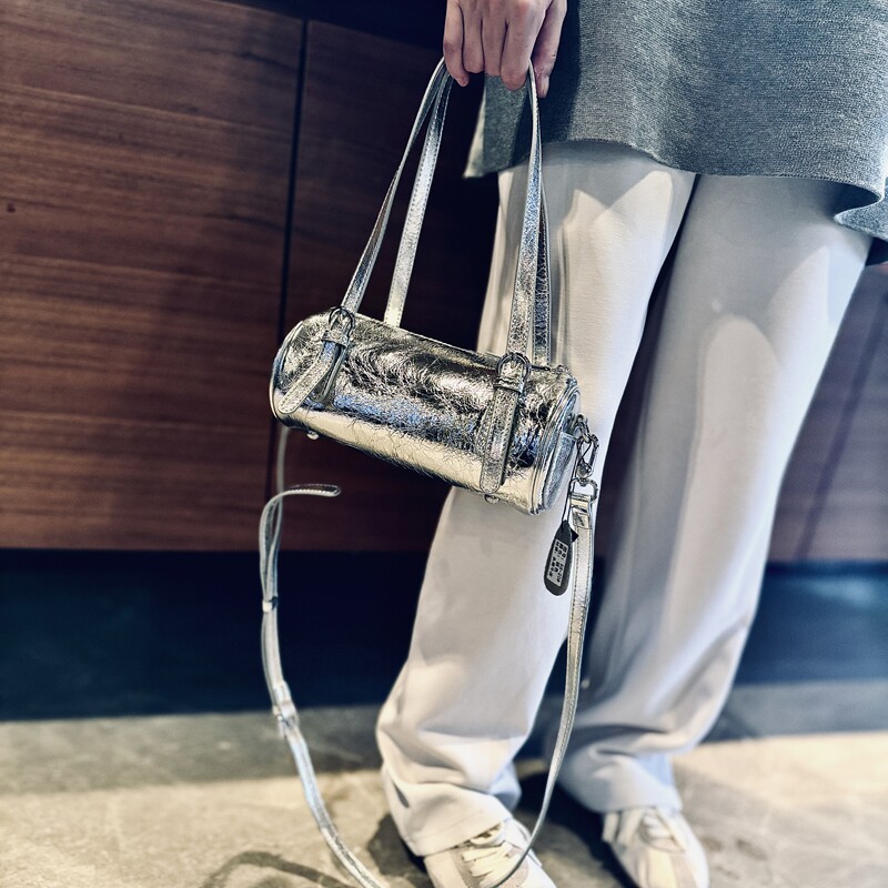 欧美时尚银色真皮小包