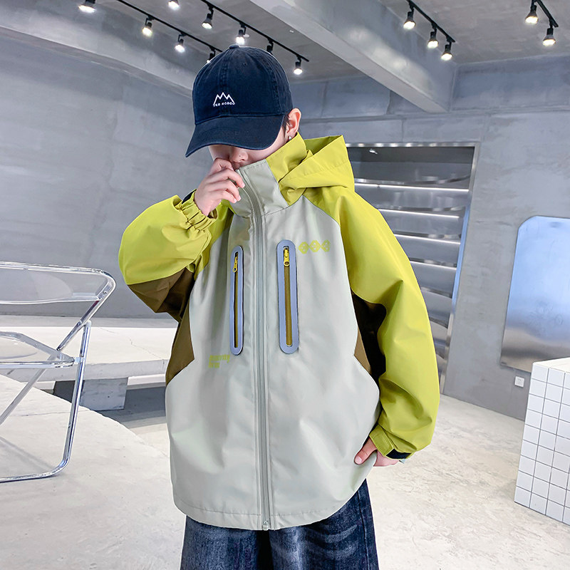 儿童装男童春秋款冲锋衣外套2026新款中大童春季男孩春装痞帅气潮