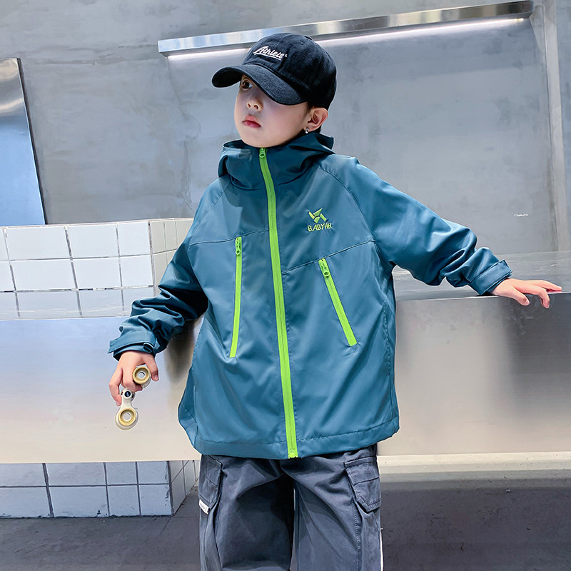 男童冲锋衣外套春秋款2026新款中大儿童春装上衣酷帅炸街春季风衣