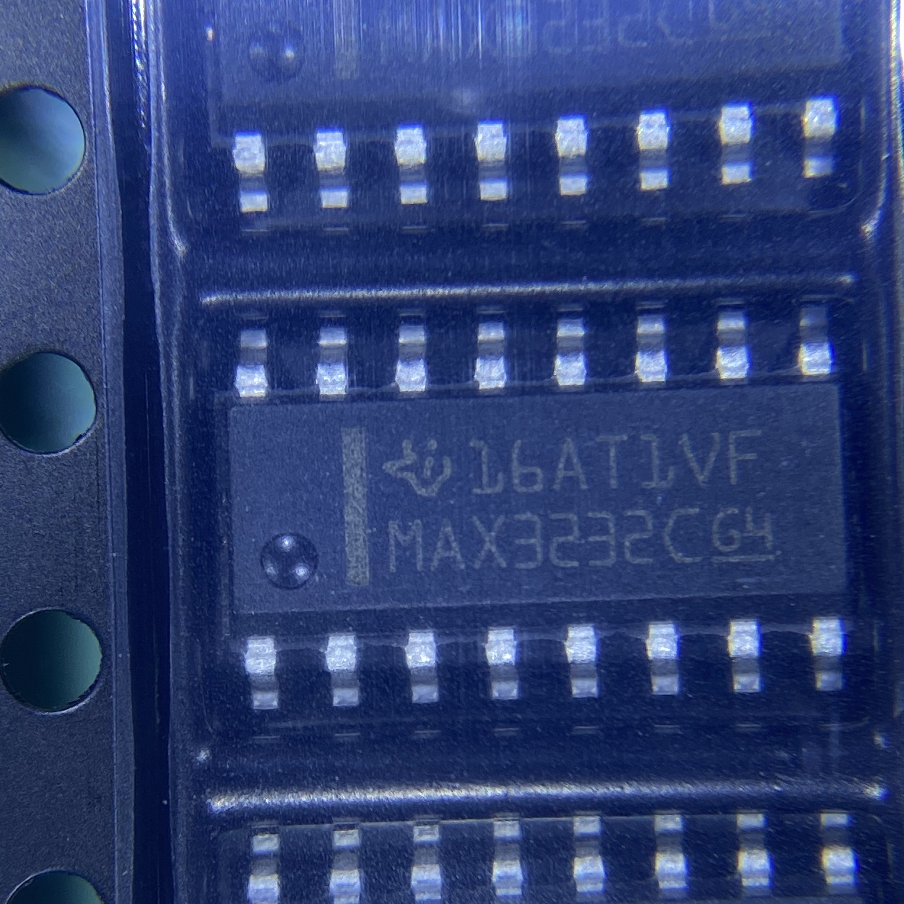 原装正品 MAX3232CDR MAX3232C 贴片SOP16 RS-232 线路驱动器芯片