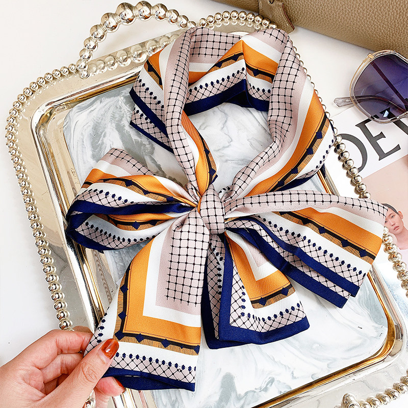 春秋款洋气时尚搭配衬衫小丝巾