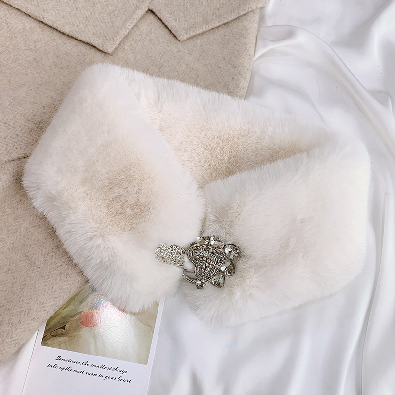 毛毛绒钻石扣交叉仿皮草护颈围巾