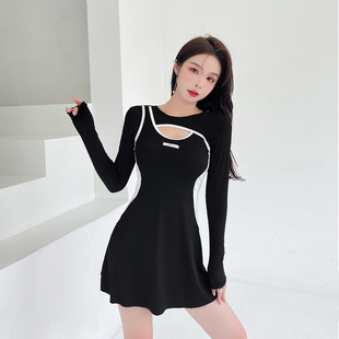 泳衣女连体裙式保守平角显瘦遮肚学生少女遮肉长袖防晒夏新款泳装