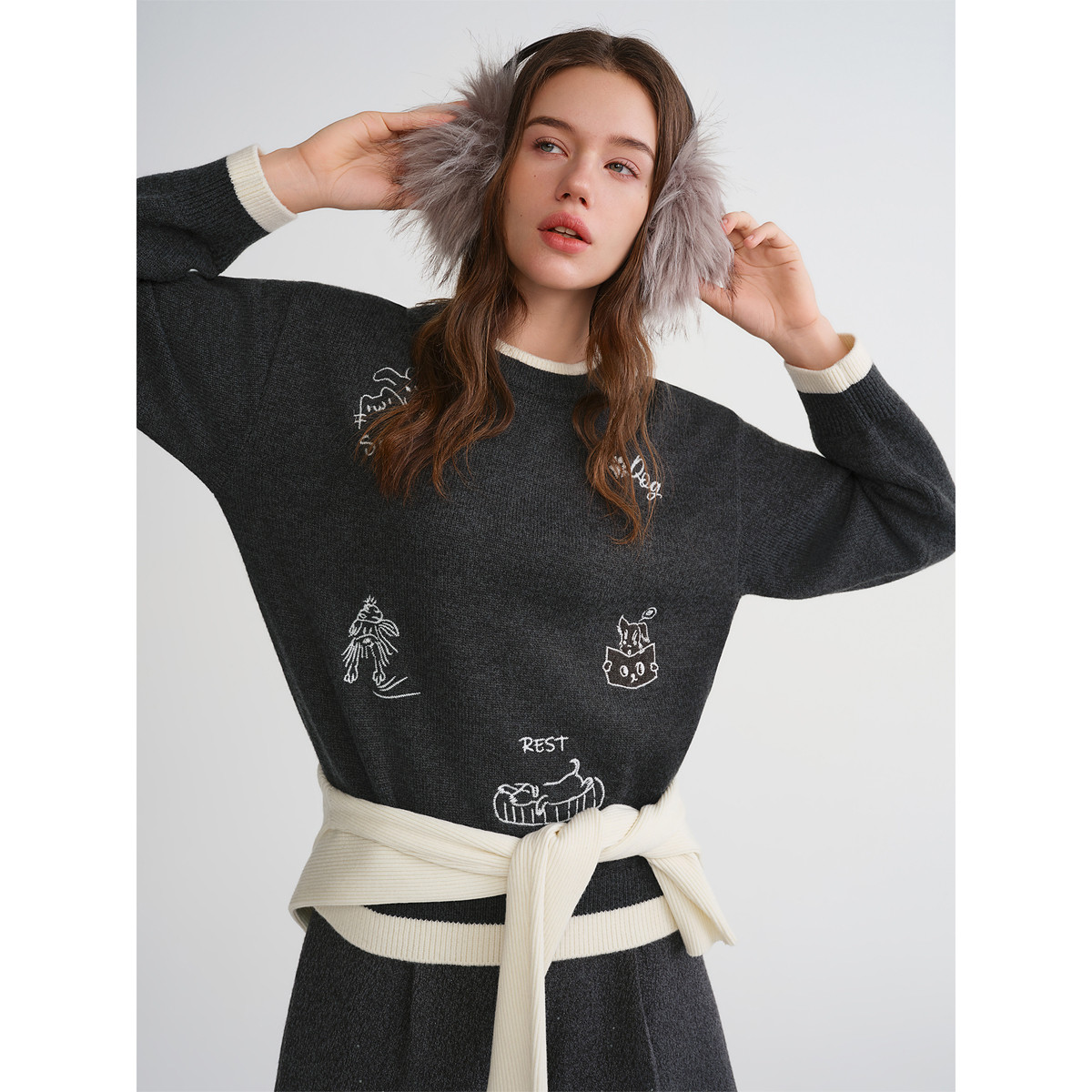 独束大码【萌宠插画】减龄刺绣毛衣圆领套头秋冬针织衫上衣