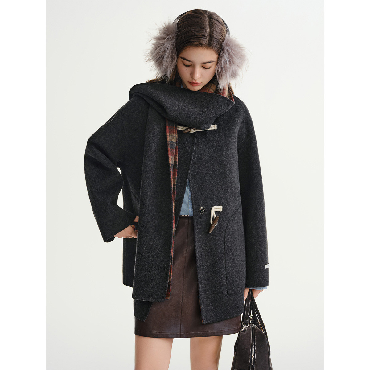 独束大码魔法学院双面穿复古格纹围巾大衣女2025冬双面毛呢短外套