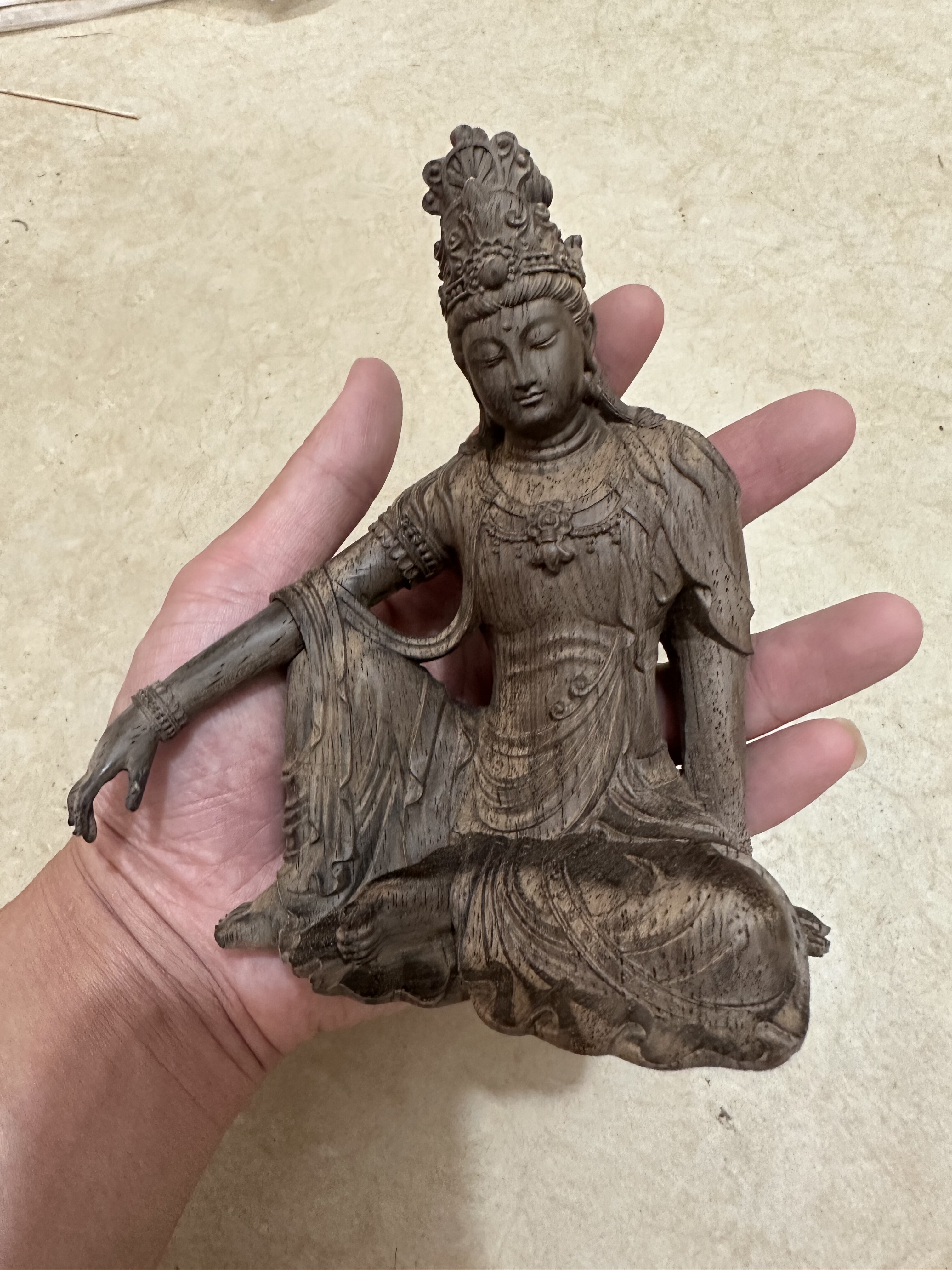 沉香木雕自在观音实木观自在菩萨摆件家用供奉佛像客厅书房工艺品