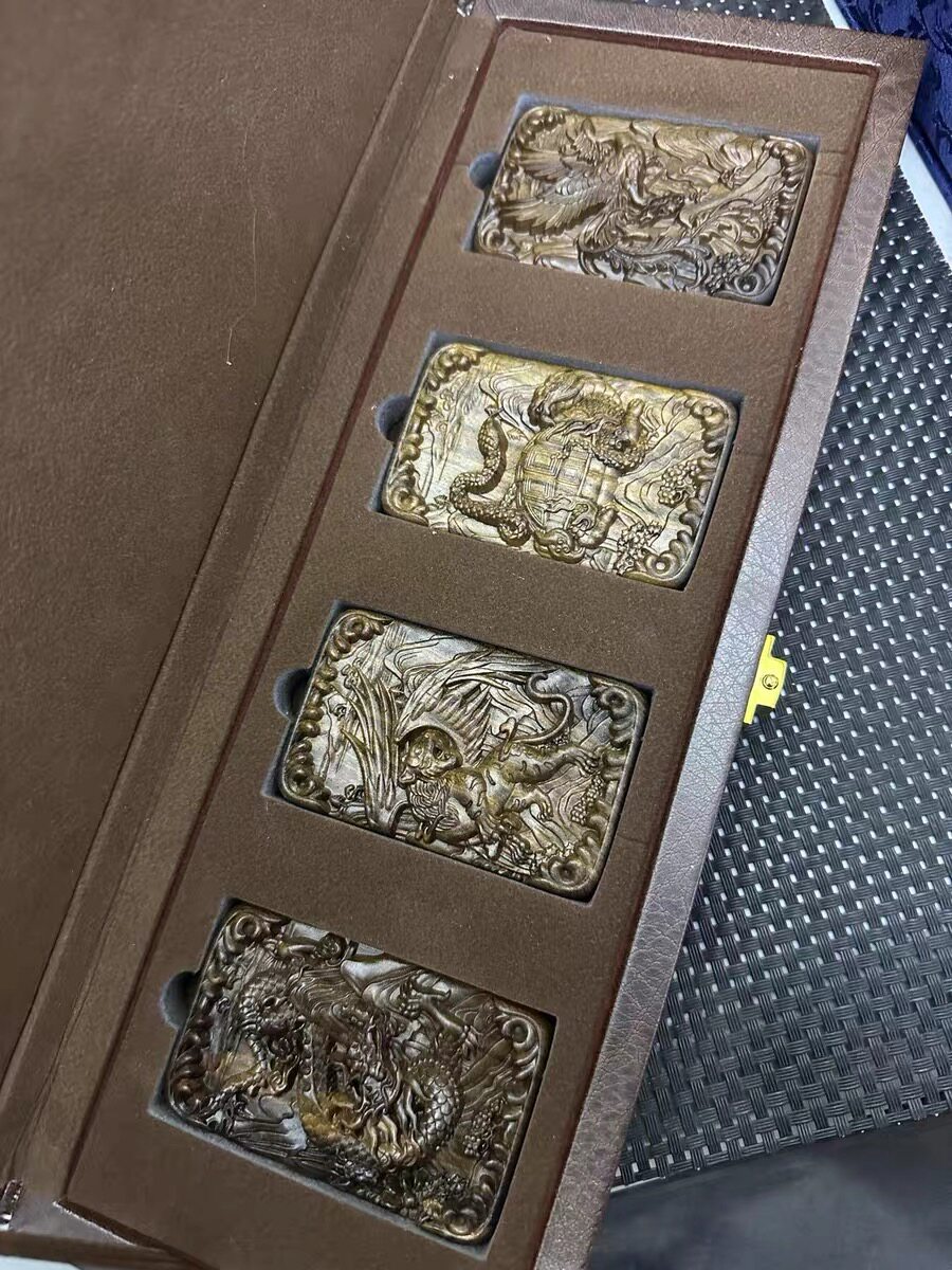 新款沉香木雕刻四大神兽平安无事牌吊坠挂牌文玩套装礼盒送礼品