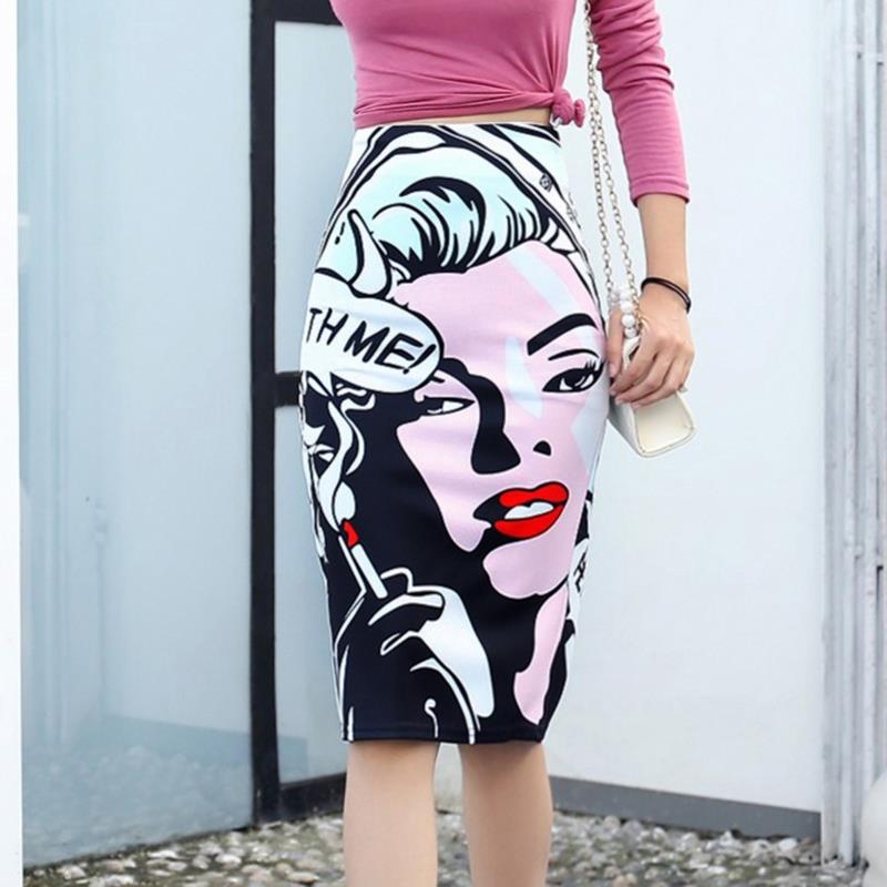 Fashionable printed half-length buttock skirt 印花半身包臀裙